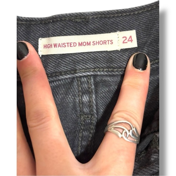 Levi's Classic High Waisted Dark Gray/Black Lightly Distressed Denim Mom Shorts - Picture 7 of 15